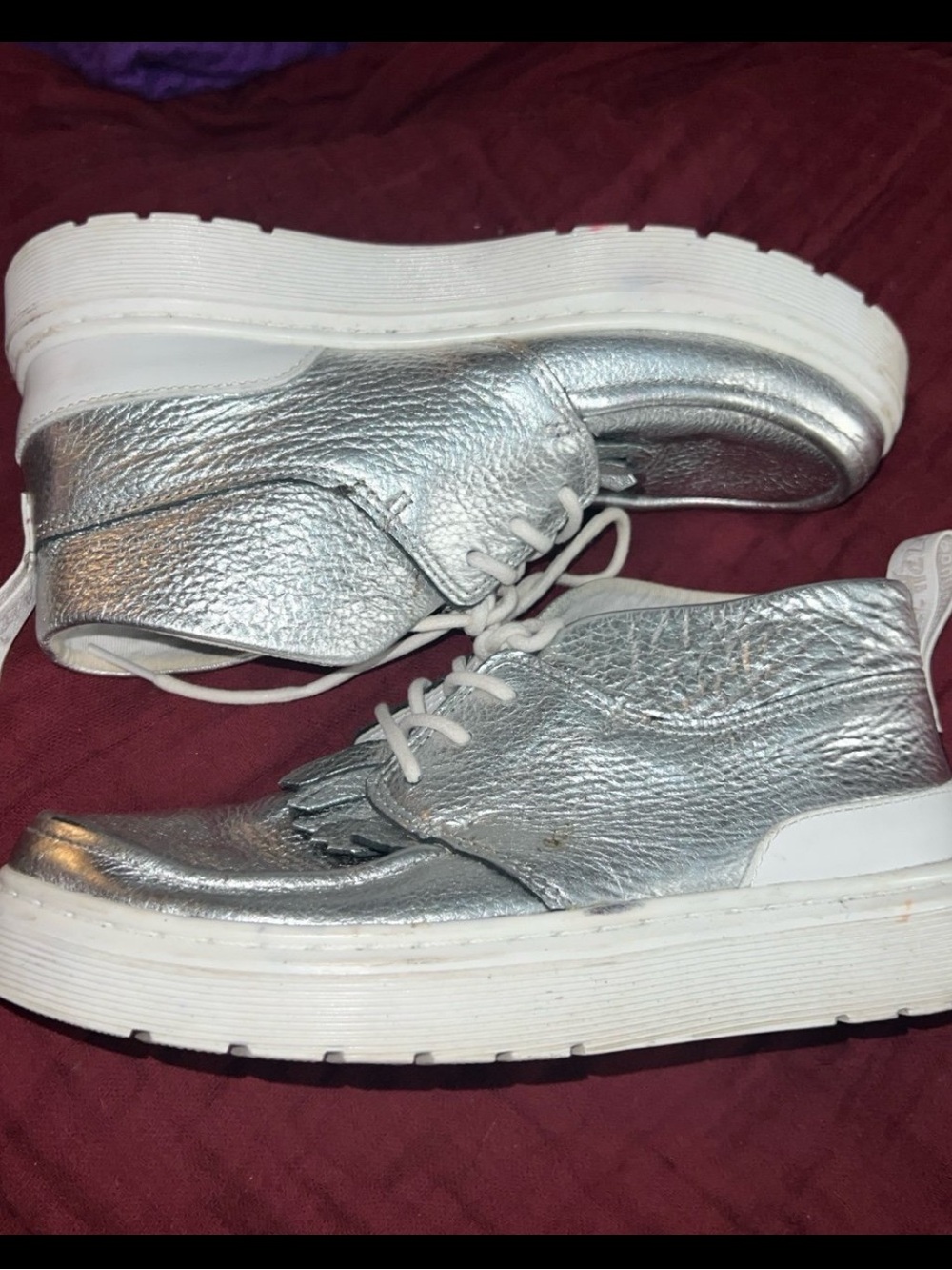 DR MARTENS WOMEN’S JEMIMA SILVER METALLIC KILTIE CHUKKA BOOTS//SIZE 6